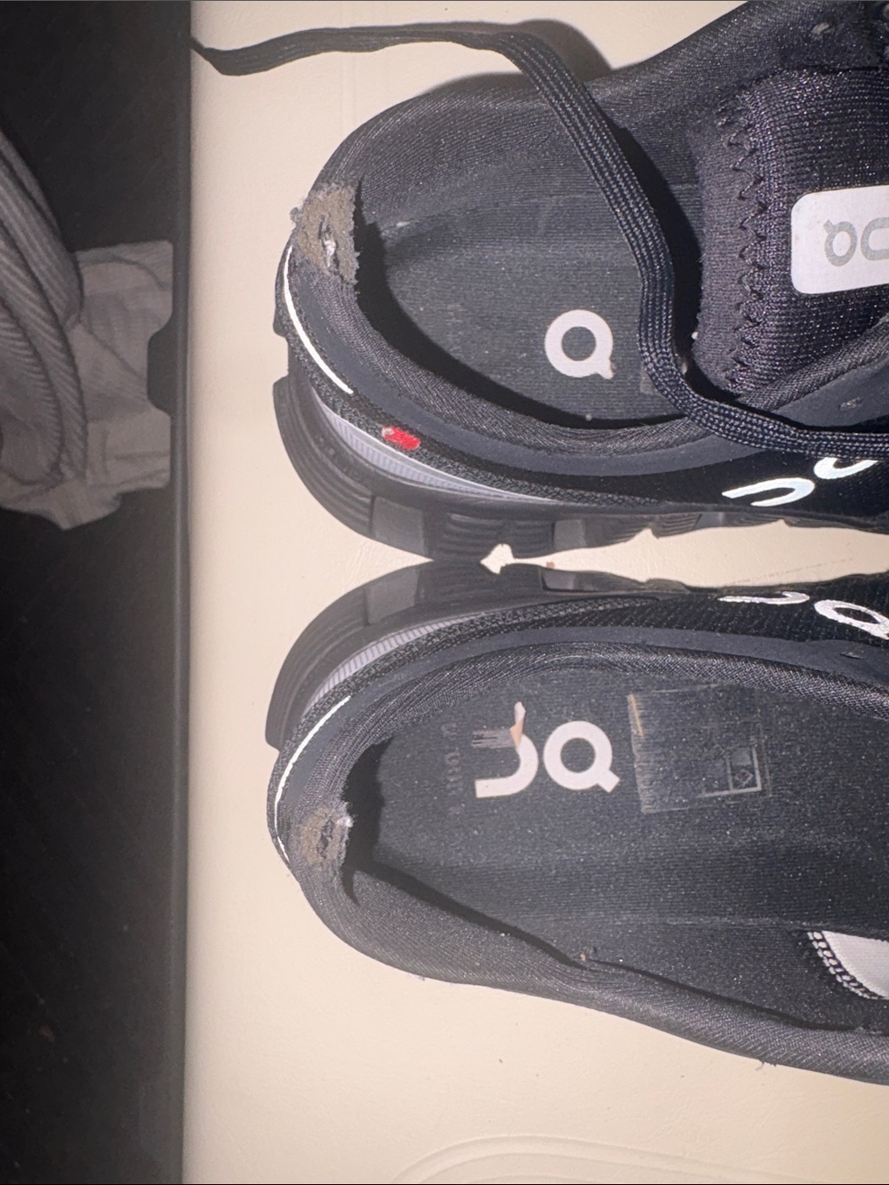 On Running womens Cloud Sneakers in Black with Reflective Accents - Picture 4 of 4